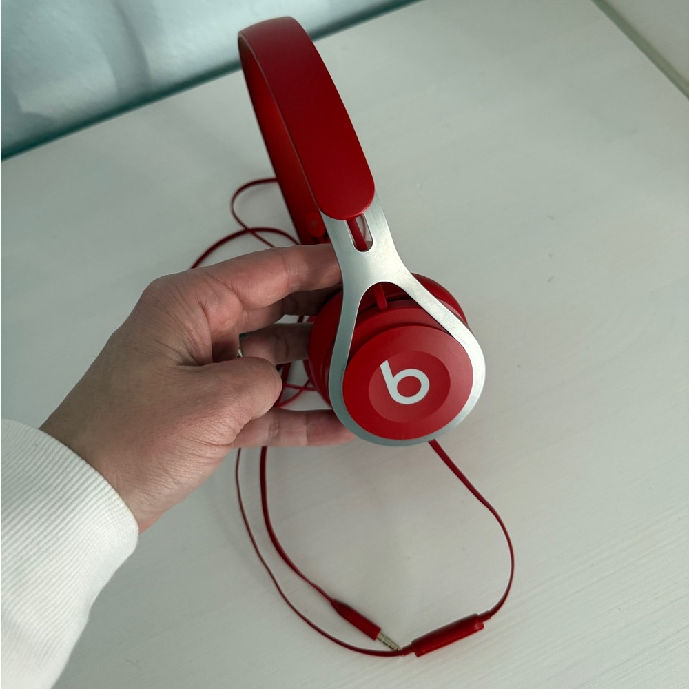 Beats by Dre Corded Headphones - Picture 3 of 3